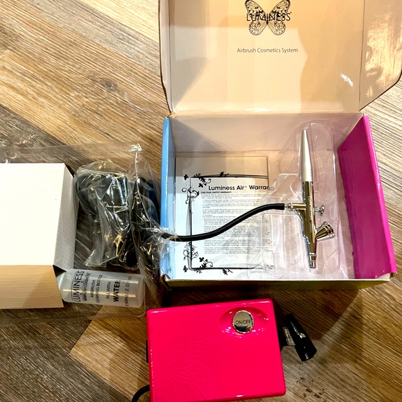 Luminess Air Airbrush Cosmetics System. Condition is "New in box". - Picture 3 of 3